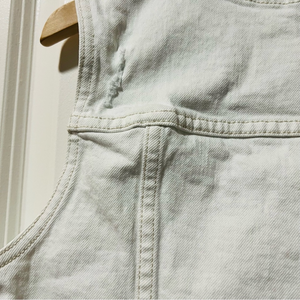 Universal Thread Women’s Distressed Ripped Denim White Vest Size XL Buttons - Picture 9 of 11